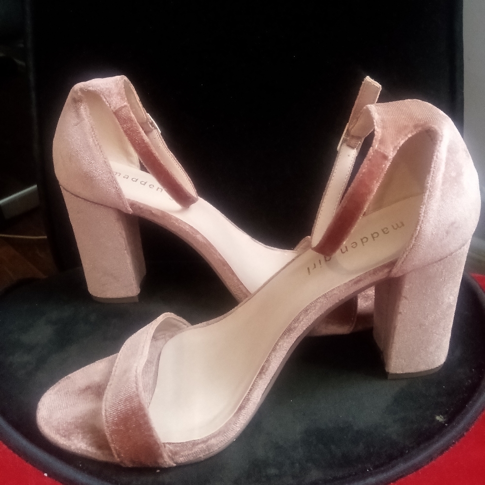 High heels - Picture 3 of 3